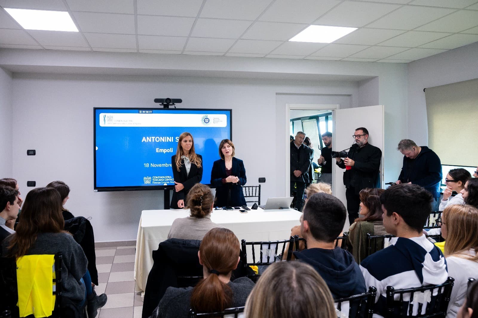 Studenti in visita alla Antonini di Empoli.