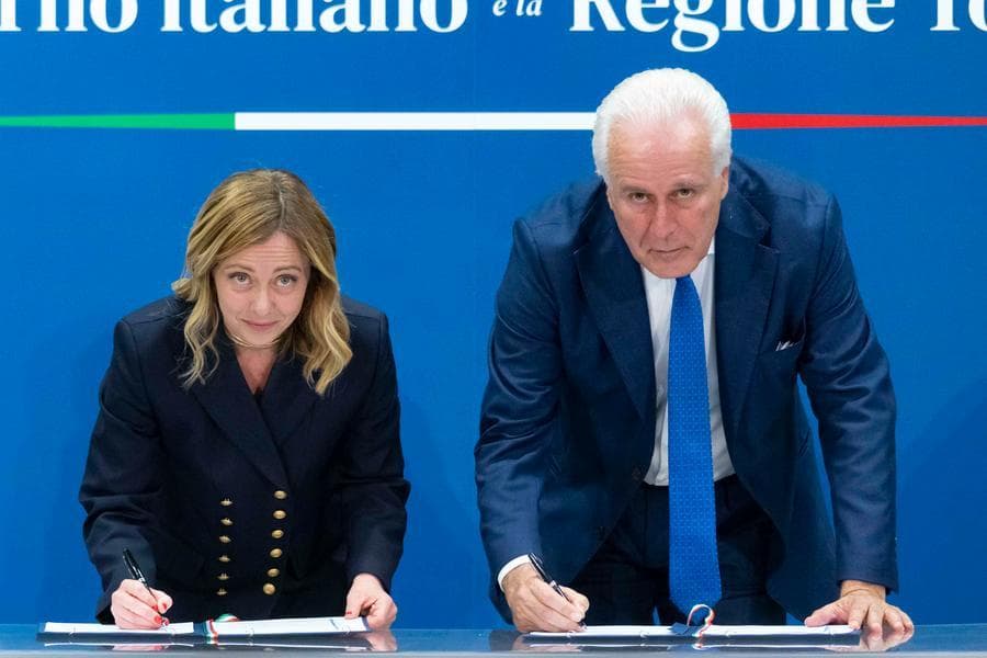 La presidente del Consiglio Giorgia Meloni e il presidente della Regione Toscana Eugenio Giani